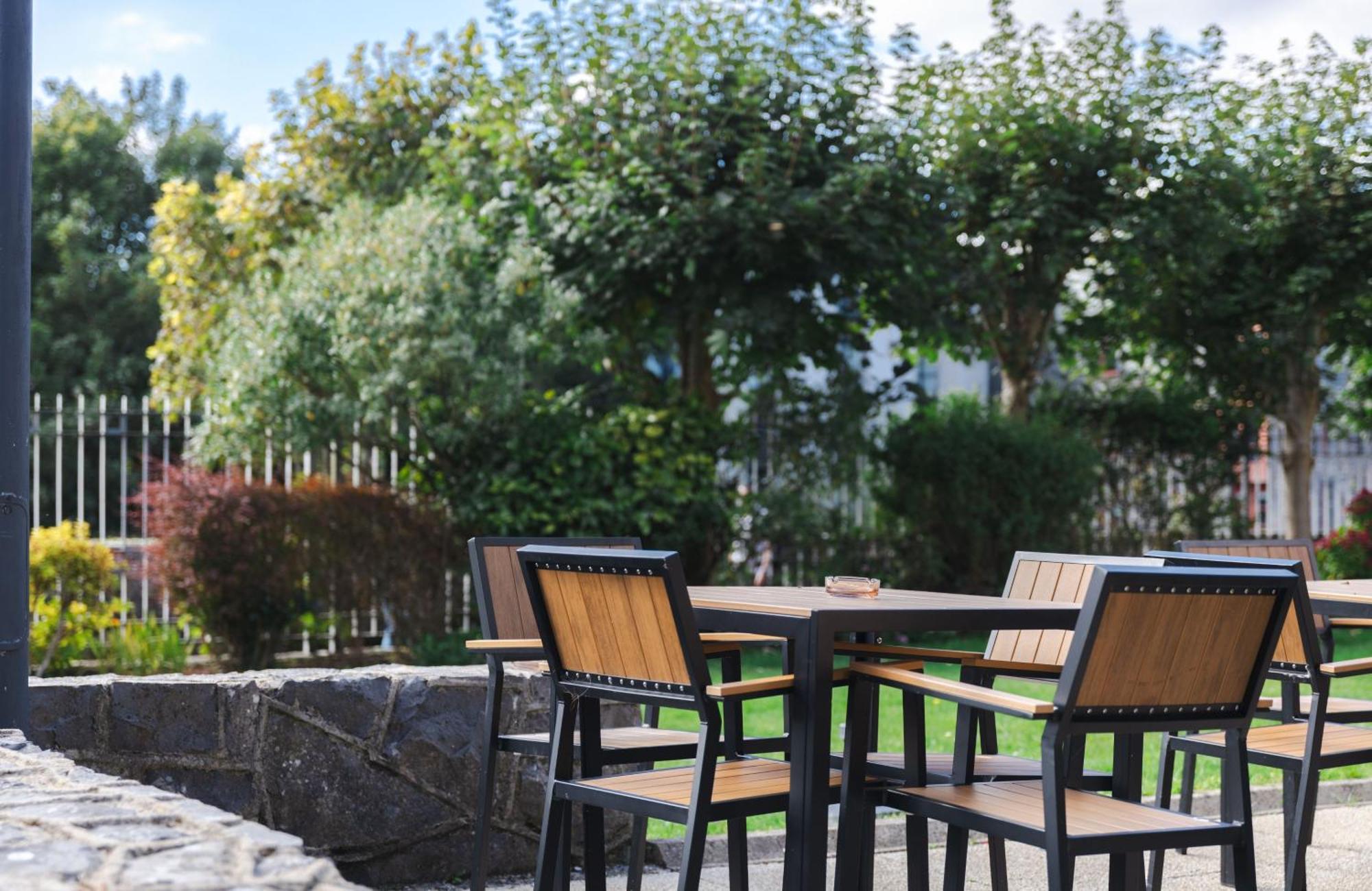 Leonardo Hotel Galway Ngoại thất bức ảnh